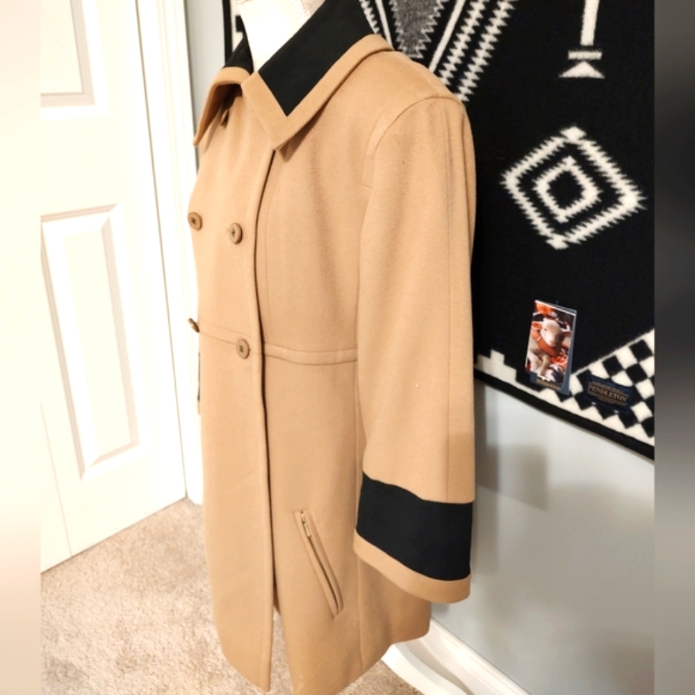 🥰 Host Pick!Vintage Authentic Chanel Brand 1980's Wool Peacoat, Tan & Black, 38